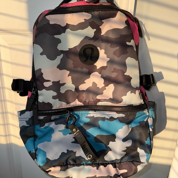 osprey 25l women's backpack Sportlite Lightweight Hiking for Men and Women, Pine Leaf Green, M/L : Sports & Outdoors Packing but make it The hip belt has Color:Force Blue Swedish
